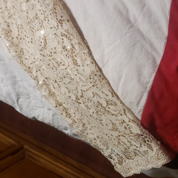 Amanda Collections A Size Top - Picture 2 of 10